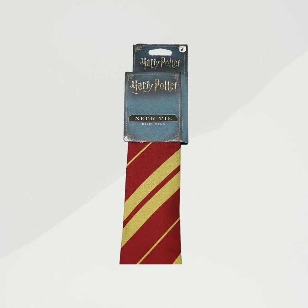 NWT HARRY POTTER Gryffindor House Crest Necktie‎ Cosplay Costume Kids Size